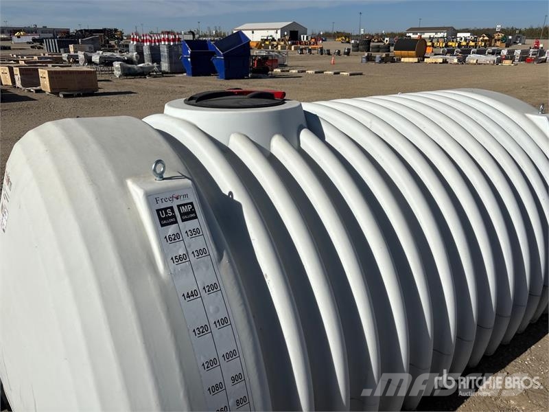 Free Form 1350 gal Poly Heavy Duty Gen II Low Prof Kraftstoff- und Zusatzstoffbehälter