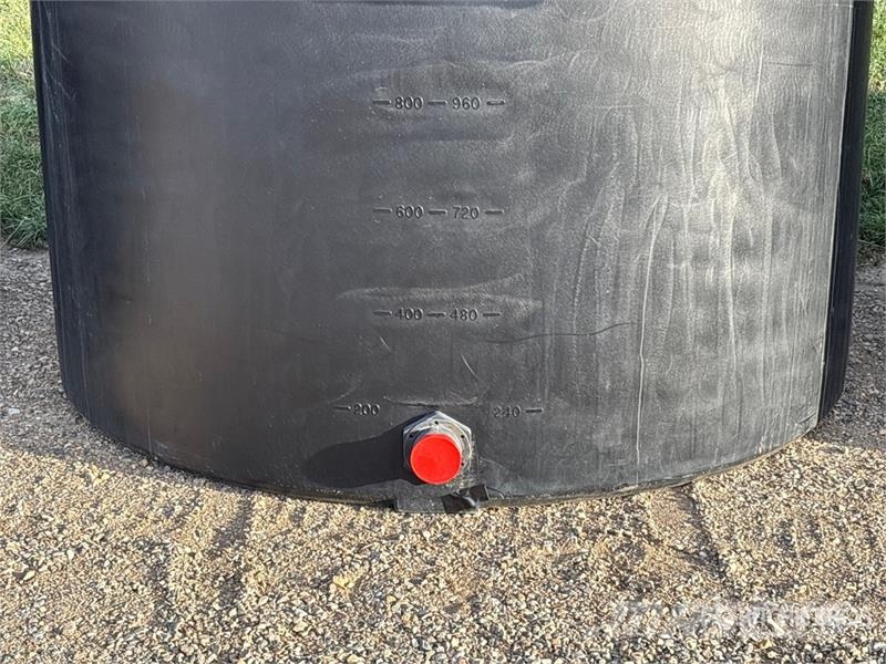 Free Form 1680 gal Poly Water Tank Zbiorniki paliw i płynów eksploatacyjnych