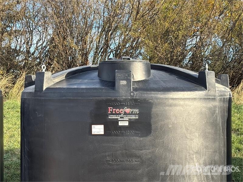 Free Form 1680 gal Poly Water Tank Zbiorniki paliw i płynów eksploatacyjnych