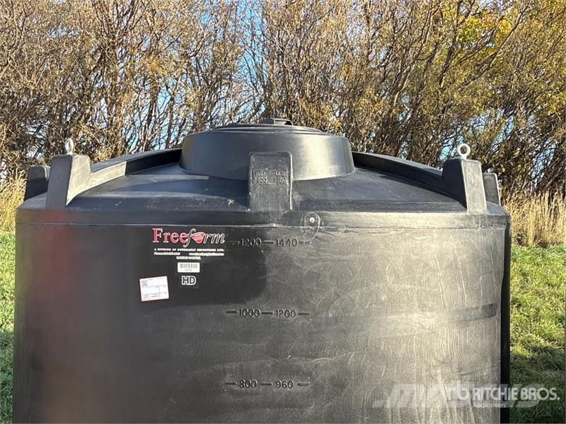 Free Form 1680 gal Poly Water Tank Üzemanyag- és adaléktartályok