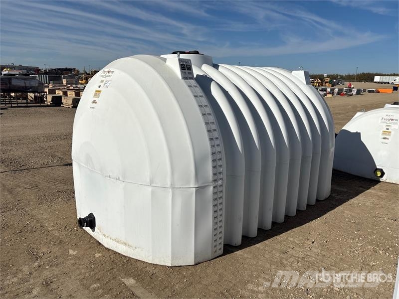 Free Form 2650 gal Poly Heavy Duty Gen II Low Prof Kraftstoff- und Zusatzstoffbehälter
