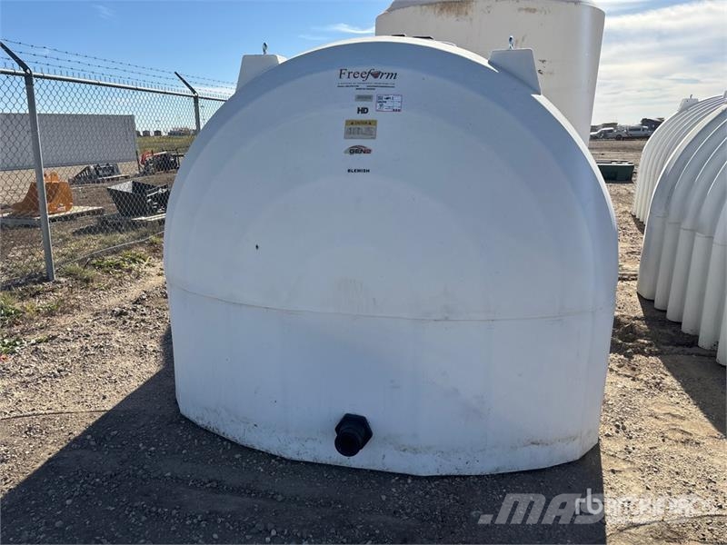 Free Form 2650 gal Poly Heavy Duty Gen II Low Prof Üzemanyag- és adaléktartályok