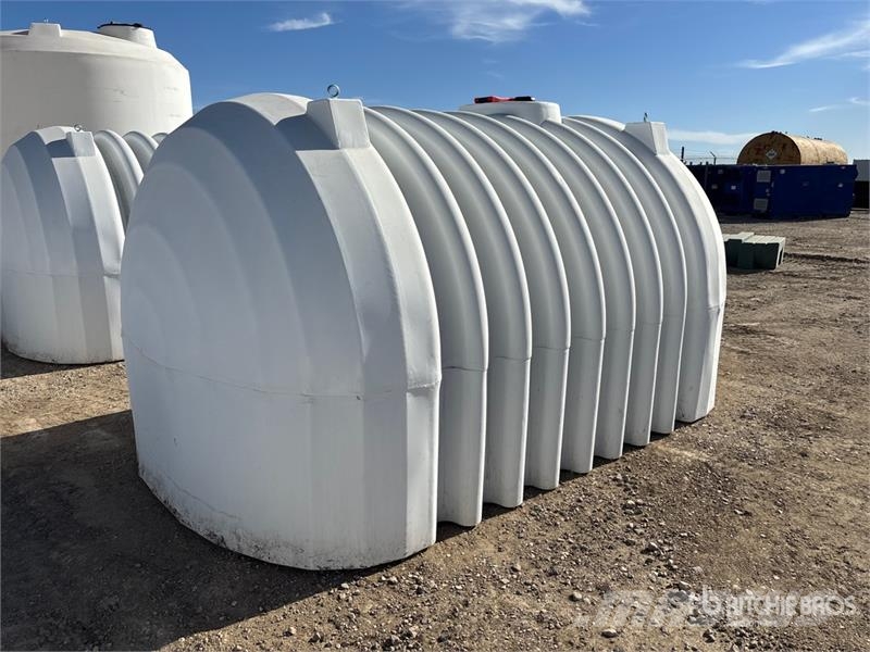Free Form 2650 gal Poly Heavy Duty Gen II Low Prof Kraftstoff- und Zusatzstoffbehälter