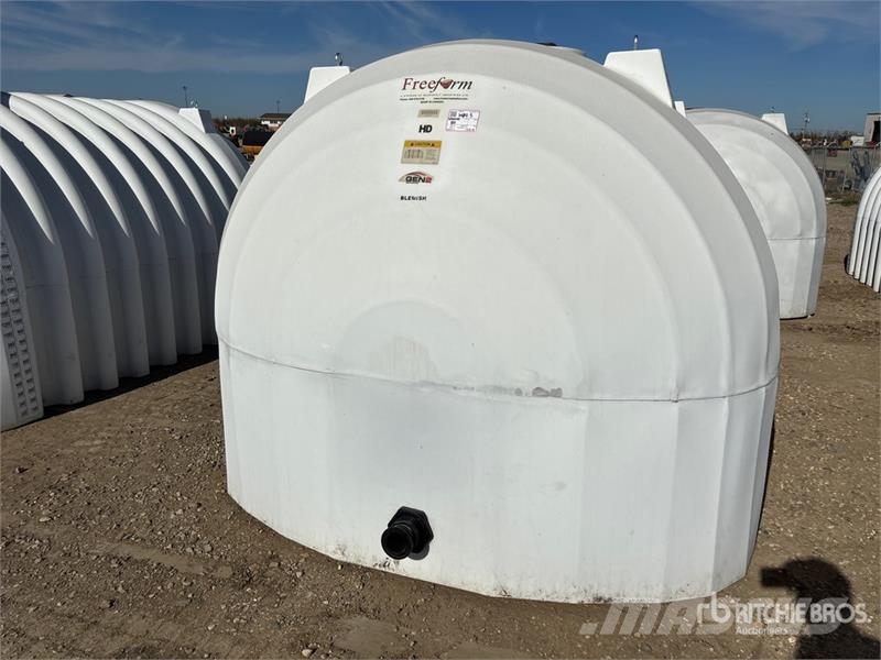 Free Form 2650 gal Poly Heavy Duty Gen II Low Prof Kraftstoff- und Zusatzstoffbehälter
