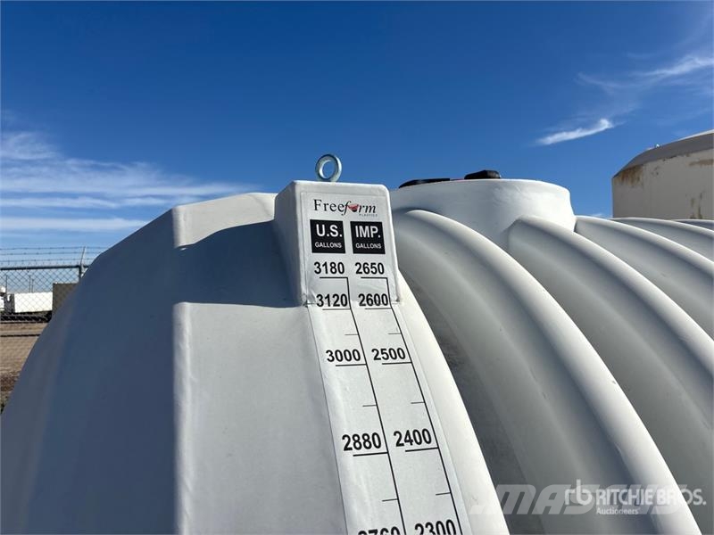 Free Form 2650 gal Poly Heavy Duty Gen II Low Prof Üzemanyag- és adaléktartályok