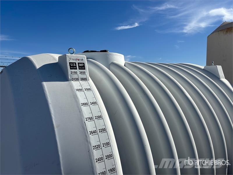 Free Form 2650 gal Poly Heavy Duty Gen II Low Prof Üzemanyag- és adaléktartályok