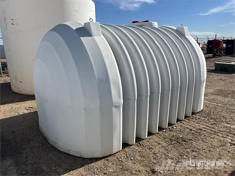 Free Form 2650 gal Poly Heavy Duty Gen II Low Prof Kraftstoff- und Zusatzstoffbehälter