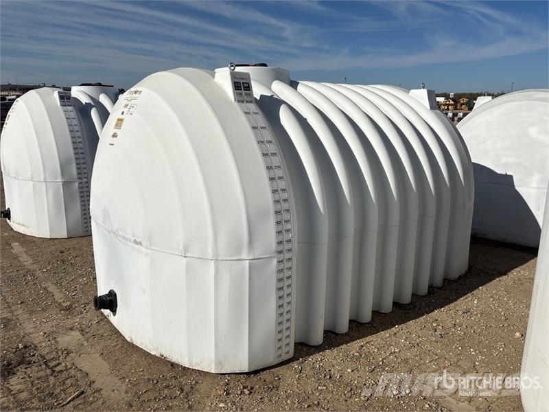 Free Form 2650 gal Poly Heavy Duty Gen II Low Prof Kraftstoff- und Zusatzstoffbehälter