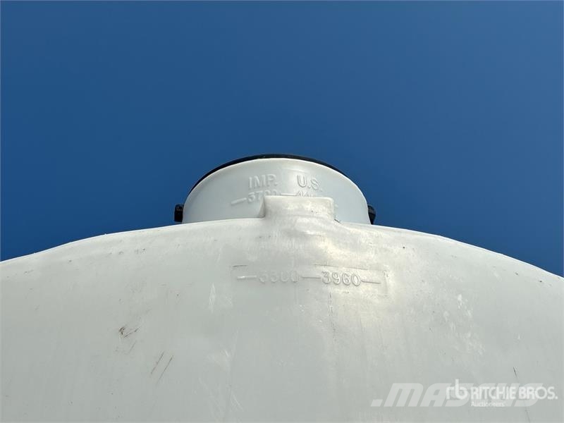 Free Form 3700 gal Fertilizer Tank Mineraldüngerstreuer