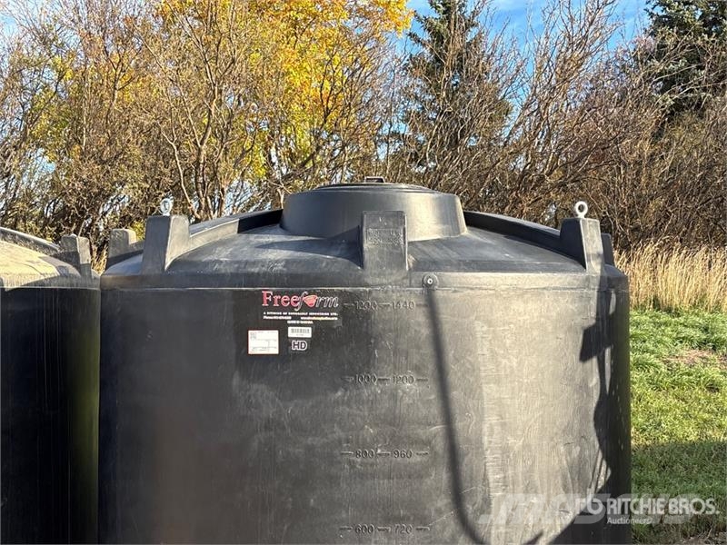 Free Form Water Tank Zbiorniki paliw i płynów eksploatacyjnych
