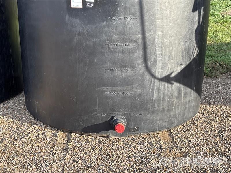 Free Form Water Tank Zbiorniki paliw i płynów eksploatacyjnych
