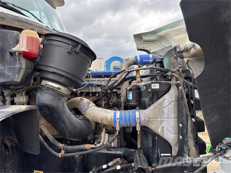 Freightliner 114 SD 10x6 Twin-Steer Mixer Truck شاحنات خرسانة
