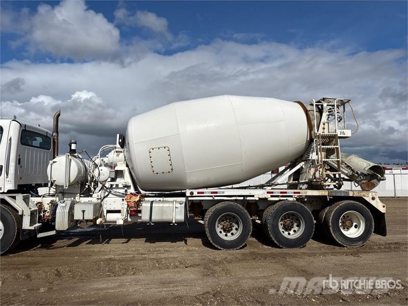 Freightliner 114 SD 10x6 Twin-Steer Mixer Truck شاحنات خرسانة