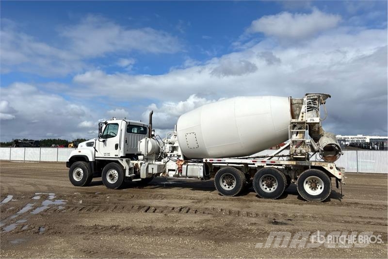 Freightliner 114 SD 10x6 Twin-Steer Mixer Truck شاحنات خرسانة