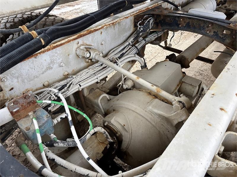 Freightliner 114 SD 10x6 Twin-Steer Mixer Truck شاحنات خرسانة