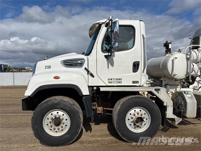 Freightliner 114 SD 10x6 Twin-Steer Mixer Truck شاحنات خرسانة