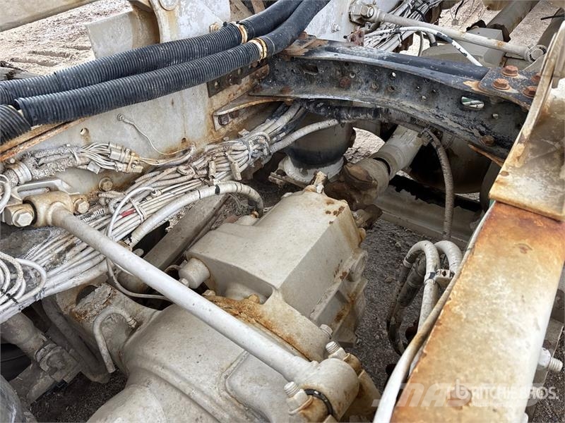 Freightliner 114 SD 10x6 Twin-Steer Mixer Truck شاحنات خرسانة