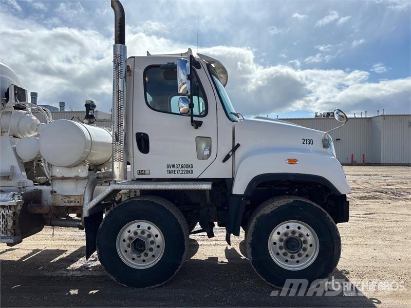 Freightliner 114 SD 10x6 Twin-Steer Mixer Truck شاحنات خرسانة