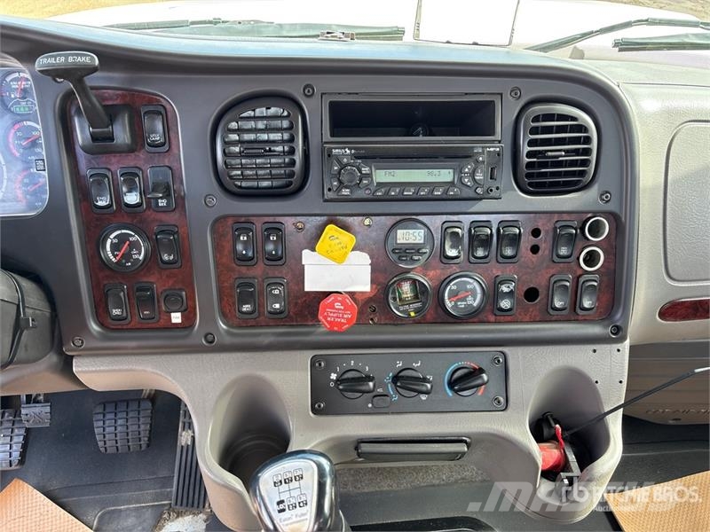 Freightliner 114 SD 10x6 Twin-Steer Mixer Truck شاحنات خرسانة