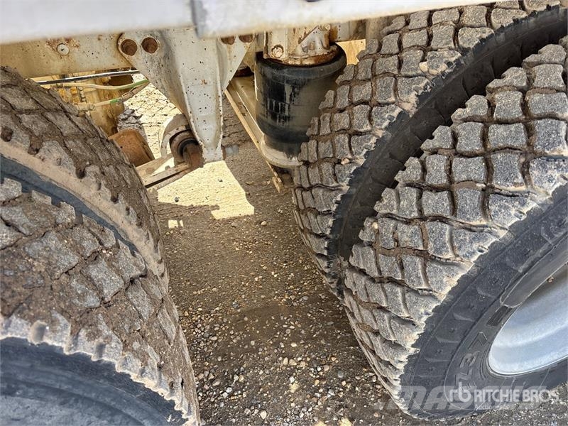 Freightliner 114 SD 10x6 Twin-Steer Mixer Truck شاحنات خرسانة