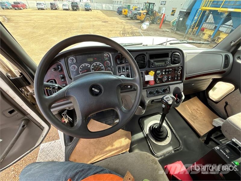 Freightliner 114 SD 10x6 Twin-Steer Mixer Truck شاحنات خرسانة