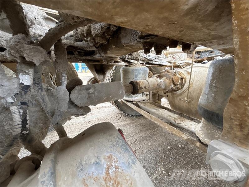 Freightliner 114 SD 10x6 Twin-Steer Mixer Truck شاحنات خرسانة