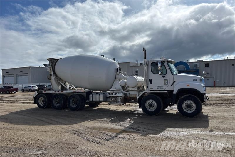 Freightliner 114 SD 10x6 Twin-Steer Mixer Truck شاحنات خرسانة