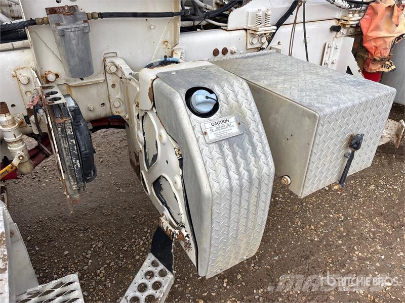Freightliner 114 SD 10x6 Twin-Steer Mixer Truck شاحنات خرسانة