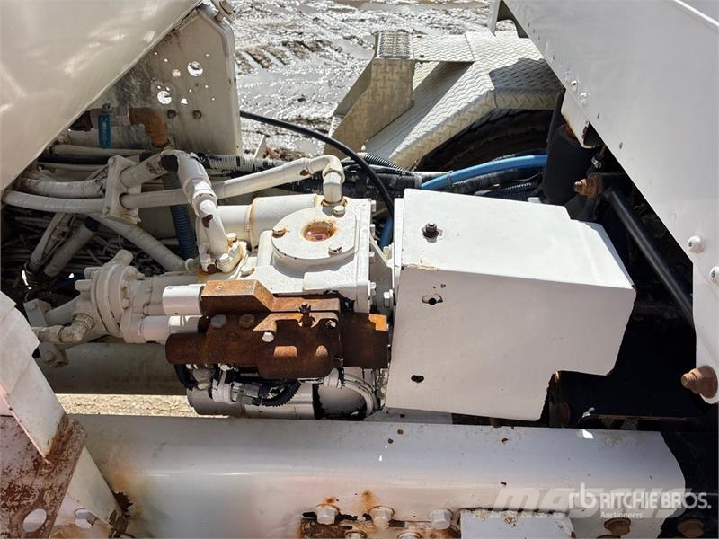 Freightliner 114 SD 10x6 Twin-Steer Mixer Truck شاحنات خرسانة