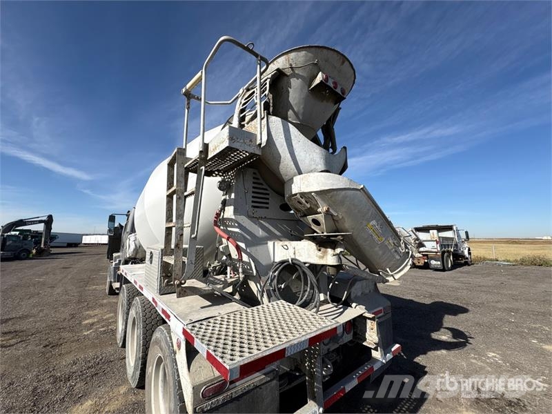 Freightliner 114 SD 8x6 Mixer Truck Бетономішалки (Автобетонозмішувачі)