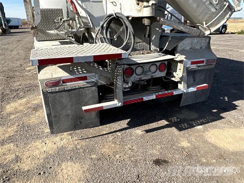 Freightliner 114 SD 8x6 Mixer Truck Бетономішалки (Автобетонозмішувачі)
