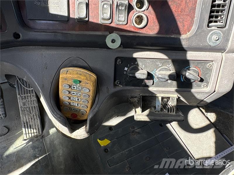 Freightliner 114 SD 8x6 Mixer Truck Бетономішалки (Автобетонозмішувачі)