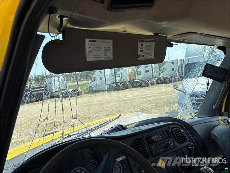 Freightliner 114SD 6x4 Cab and Chassis (Inoperable) 캐빈 및 인테리어