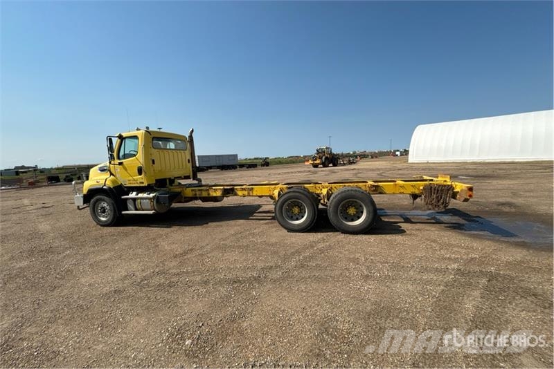 Freightliner 114SD 6x4 Cab and Chassis 캐빈 및 인테리어