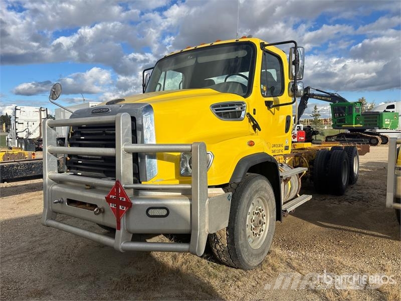 Freightliner 114SD 6x4 Cab and Chassis (Inoperable) Cabinas e interior
