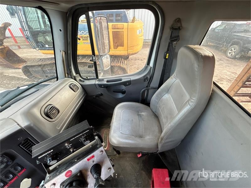 Freightliner 114SD 6x4 Snow Plow Truck Комбинированные дорожные машины