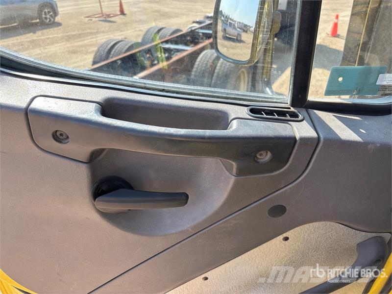 Freightliner 114SD 6x4 Cab and Chassis 캐빈 및 인테리어