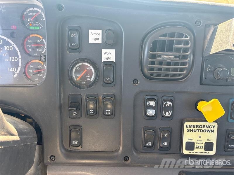 Freightliner 114SD 6x4 Cab and Chassis 캐빈 및 인테리어