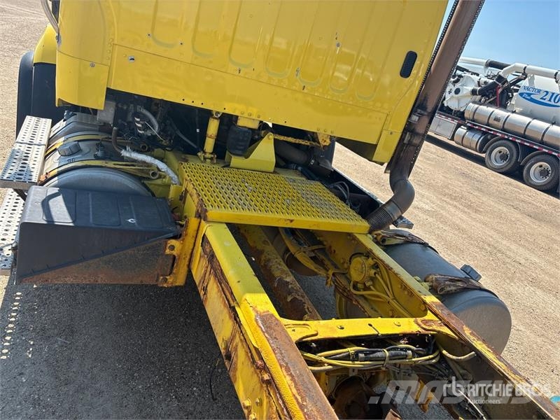 Freightliner 114SD 6x4 Cab and Chassis 캐빈 및 인테리어
