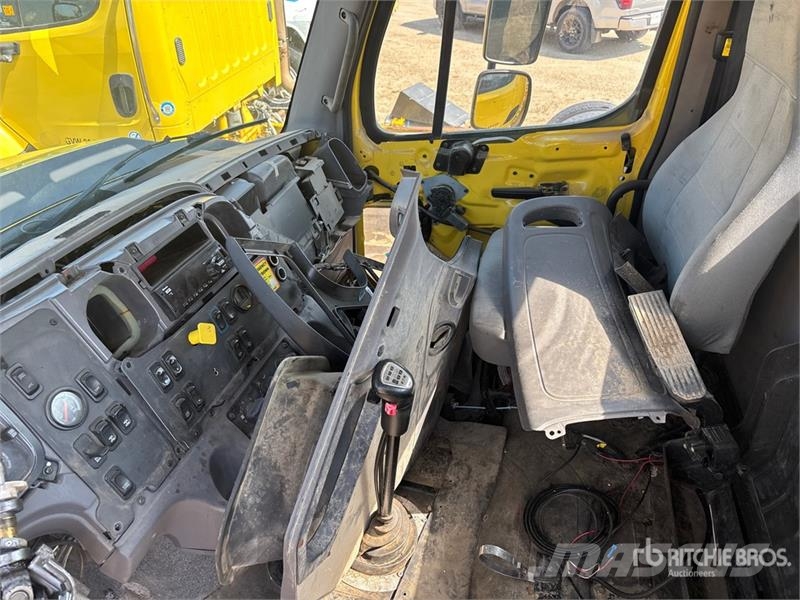 Freightliner 114SD 6x4 Cab and Chassis (Inoperable) 캐빈 및 인테리어