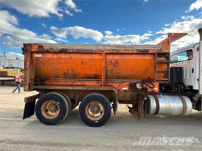 Freightliner 114SD 6x4 Snow Plow Truck Комбинированные дорожные машины