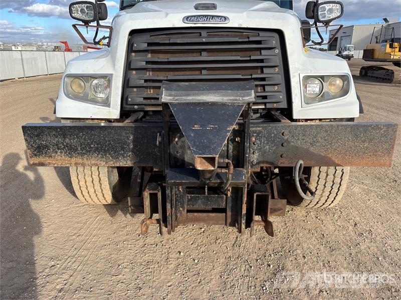 Freightliner 114SD 6x4 Snow Plow Truck Комбинированные дорожные машины