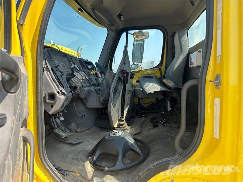 Freightliner 114SD 6x4 Cab and Chassis (Inoperable) 캐빈 및 인테리어