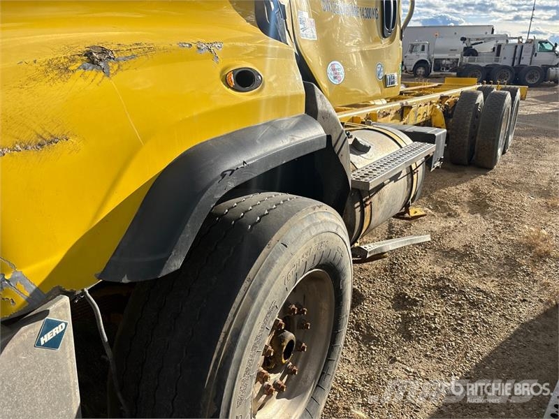Freightliner 114SD 6x4 Cab and Chassis (Inoperable) Cabinas