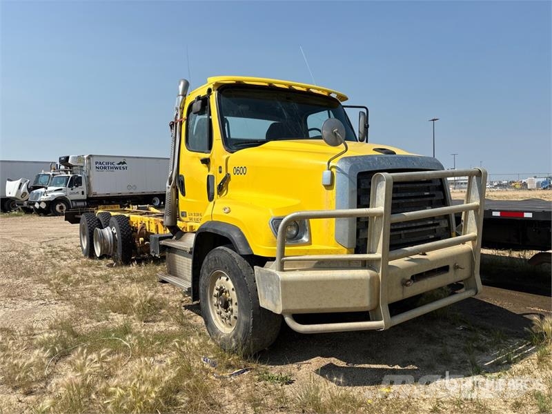 Freightliner 114SD 6x4 Cab and Chassis (Inoperable) 캐빈 및 인테리어
