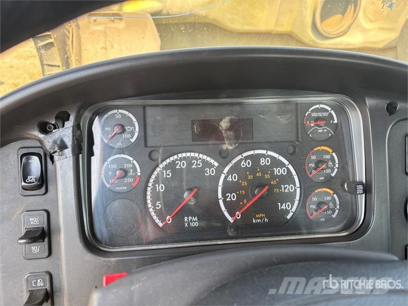 Freightliner 114SD 6x4 Cab and Chassis (Inoperable) 캐빈 및 인테리어