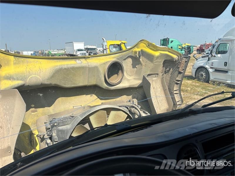 Freightliner 114SD 6x4 Cab and Chassis (Inoperable) 캐빈 및 인테리어