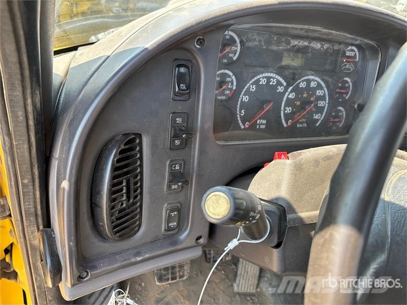 Freightliner 114SD 6x4 Cab and Chassis 캐빈 및 인테리어