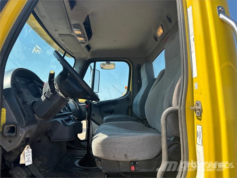 Freightliner 114SD 6x4 Cab and Chassis 캐빈 및 인테리어
