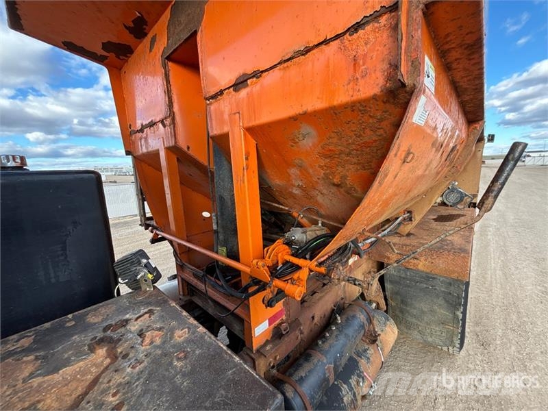 Freightliner 114SD 6x4 Snow Plow Truck Комбинированные дорожные машины